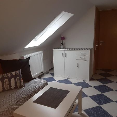 Ruhige Gemuetliche Ferienwohnung In Karlsruhe Daxlanden Fuer Monteure, Pendler, Geschaefsreisen, Wochenendreisen エクステリア 写真