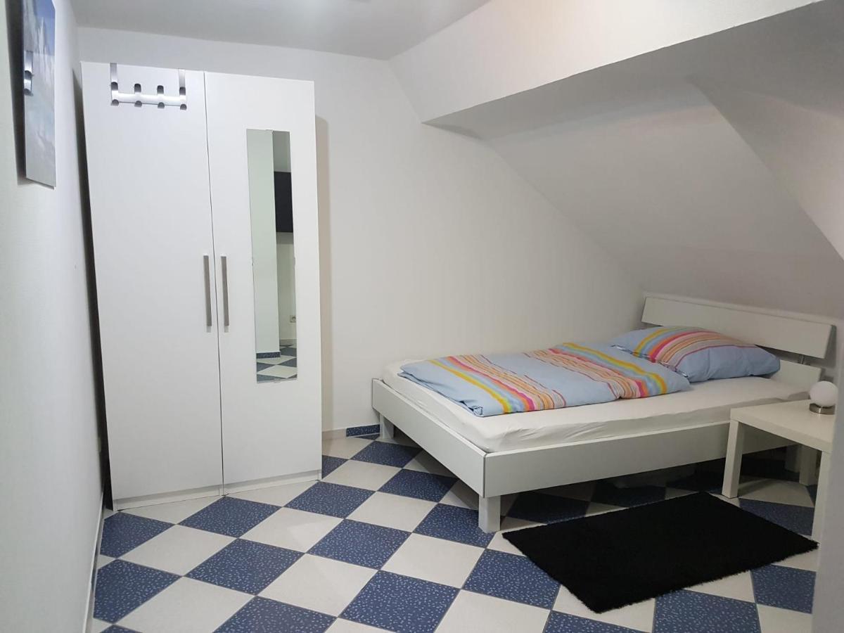 Ruhige Gemuetliche Ferienwohnung In Karlsruhe Daxlanden Fuer Monteure, Pendler, Geschaefsreisen, Wochenendreisen エクステリア 写真